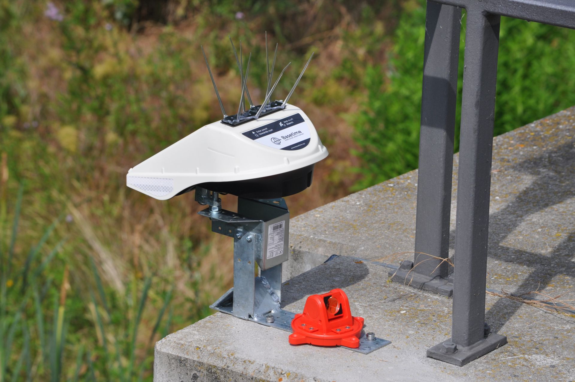 Bild eines Basetime Locator One, ein Monitoringsystem.