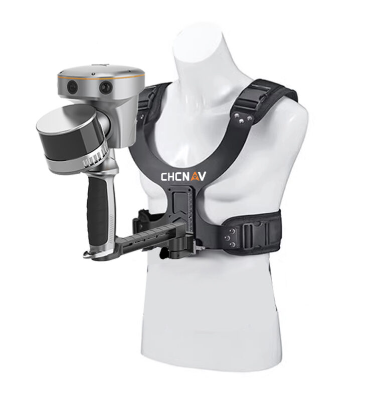 Bild des 3D Scanner RS10 slam, der in der Hand gehalten und auch in einer Weste vor dem Körper eingesetzt werden kann