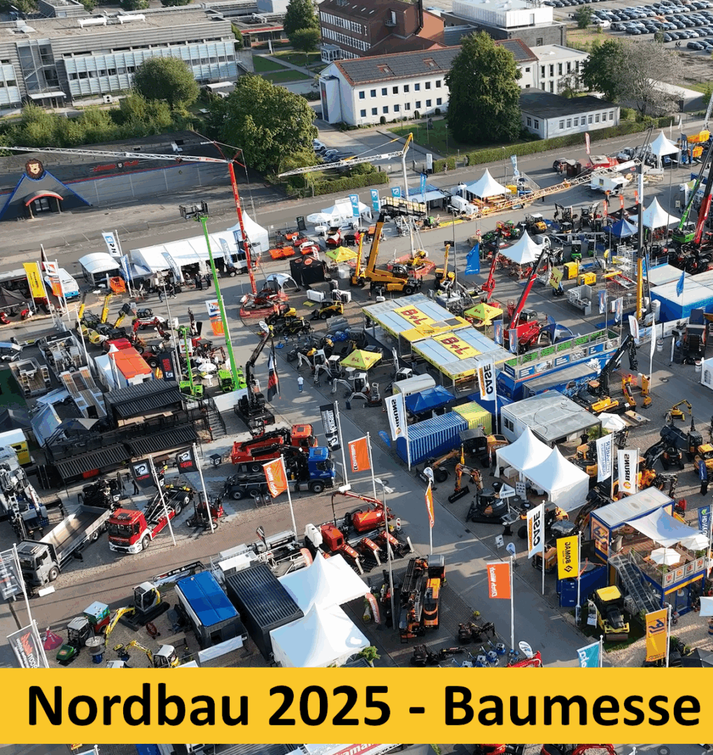 Titelbild für den Beitrag Nordbau 2025. Man sieht aus Sicht einer Drohne von oben auf viele Stände der Baumesse Nordbau herab.