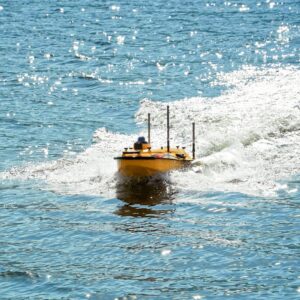 Das Bild zeigt das Vermessungsboot Apache 4Pro im Einsatz.