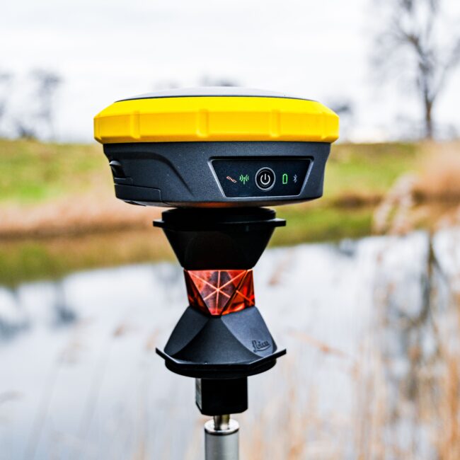 Eine GeoMax Zenith60 auf einem Rundumprisma